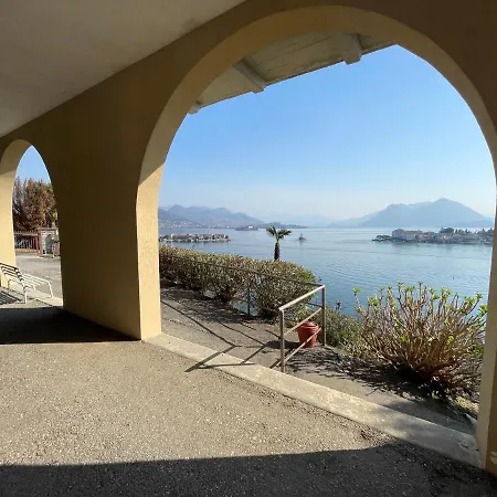 Vista Lago: Lakeside Garden Retreat With Borromean Islands View *