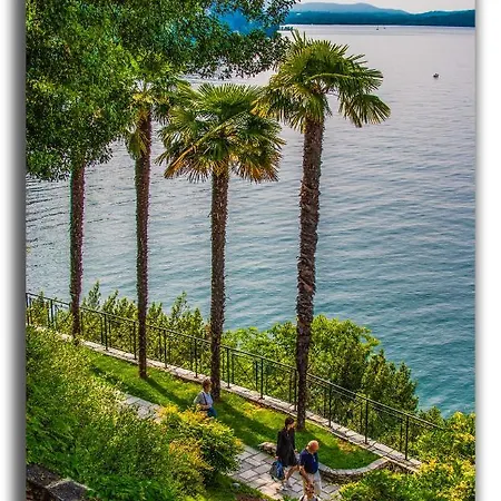 Vista Lago: Lakeside Garden Retreat With Borromean Islands View *