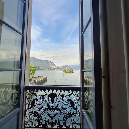 Vista Lago: Lakeside Garden Retreat With Borromean Islands View